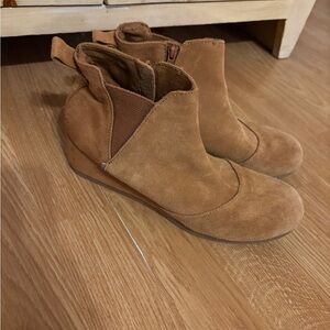Toms: Brown Suede Ankle Boots